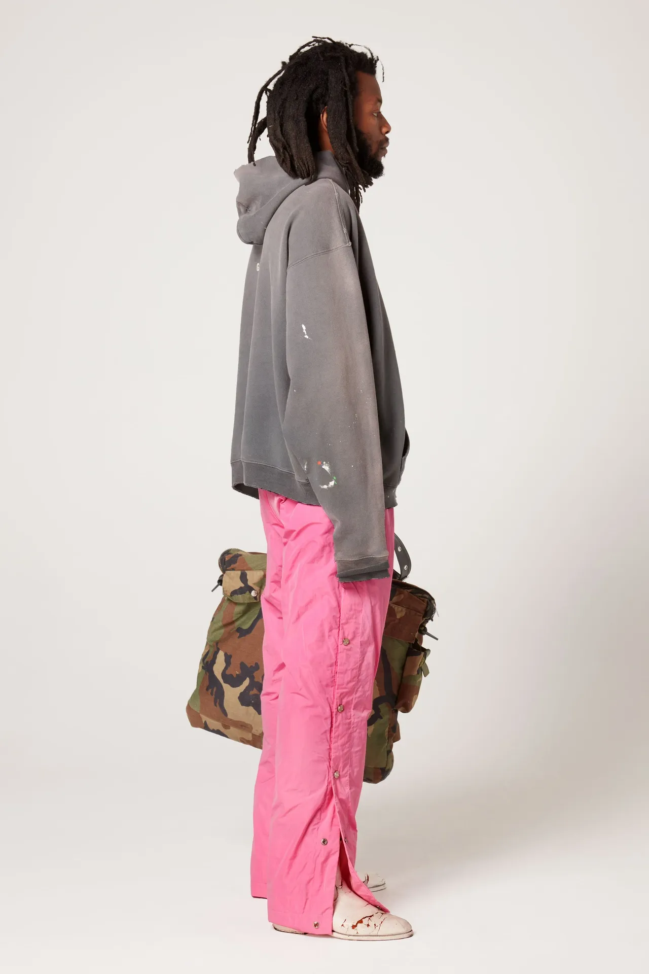 GALLERY DEPT. 90'S RECYCLE HOODIE WASHED BLACK 90'S washed hoodie with distressed eco-friendly slogans. Washed black S-XL. Ready-made garments are washed and dyed again. Multiple spots throughout the body are spray-faded. The ribs are cut and worn.